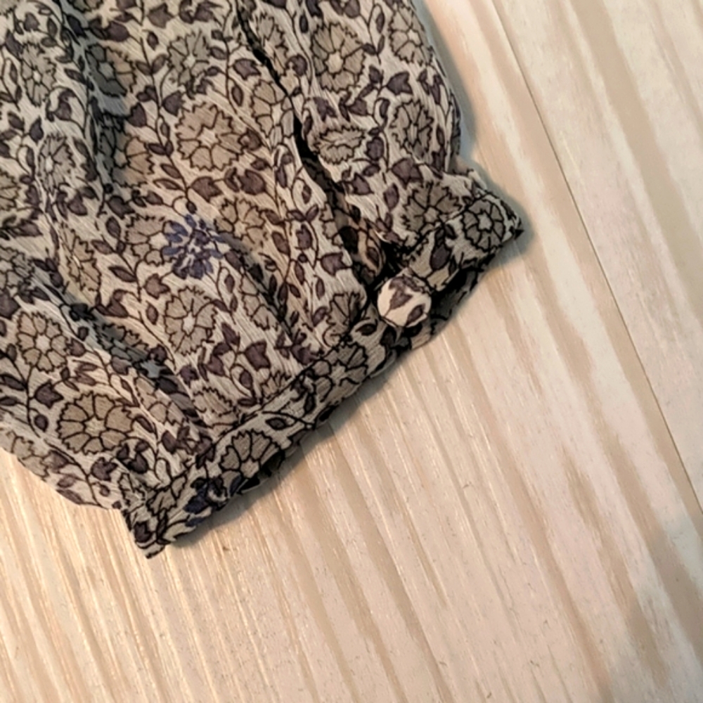Beautiful Sheer Lucky Brand Top - Picture 5 of 6